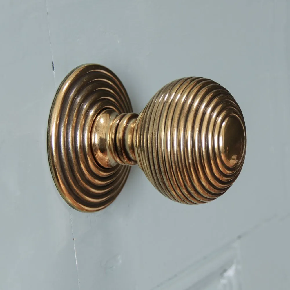 Classic Reeded Beehive Door Pull - Brass
