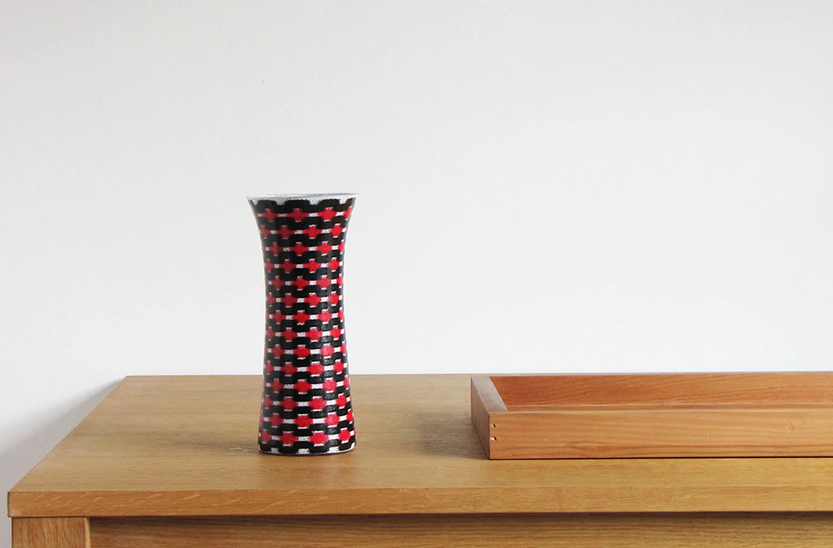 TELEPORT Slim MED, Red-Black & White, 23 cm / 9,1”